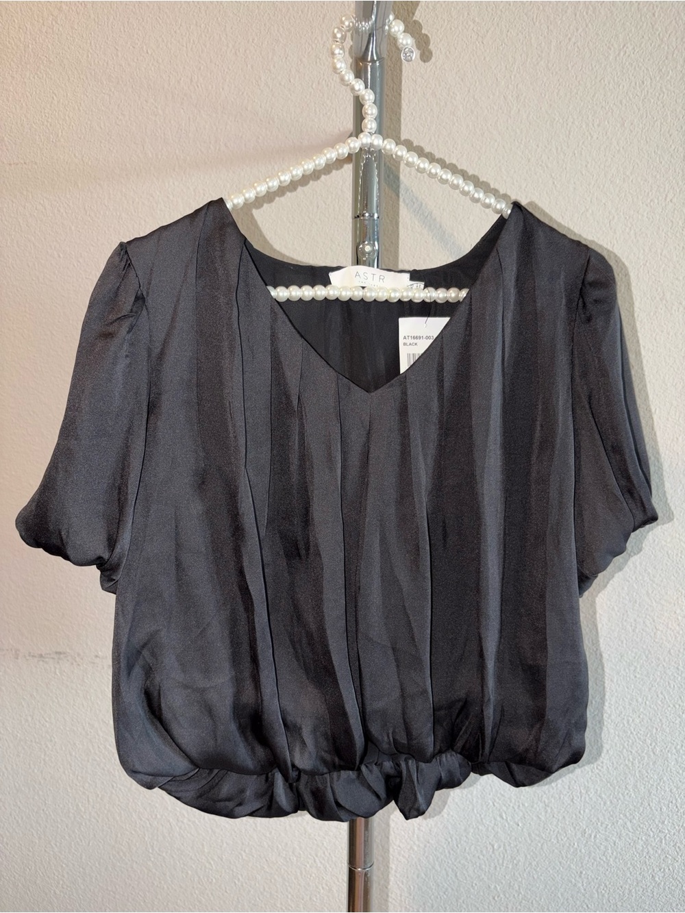 ASTR The Label Black Satin Short Puff Sleeve V-Neck Bubble Hem Blouse Top XS